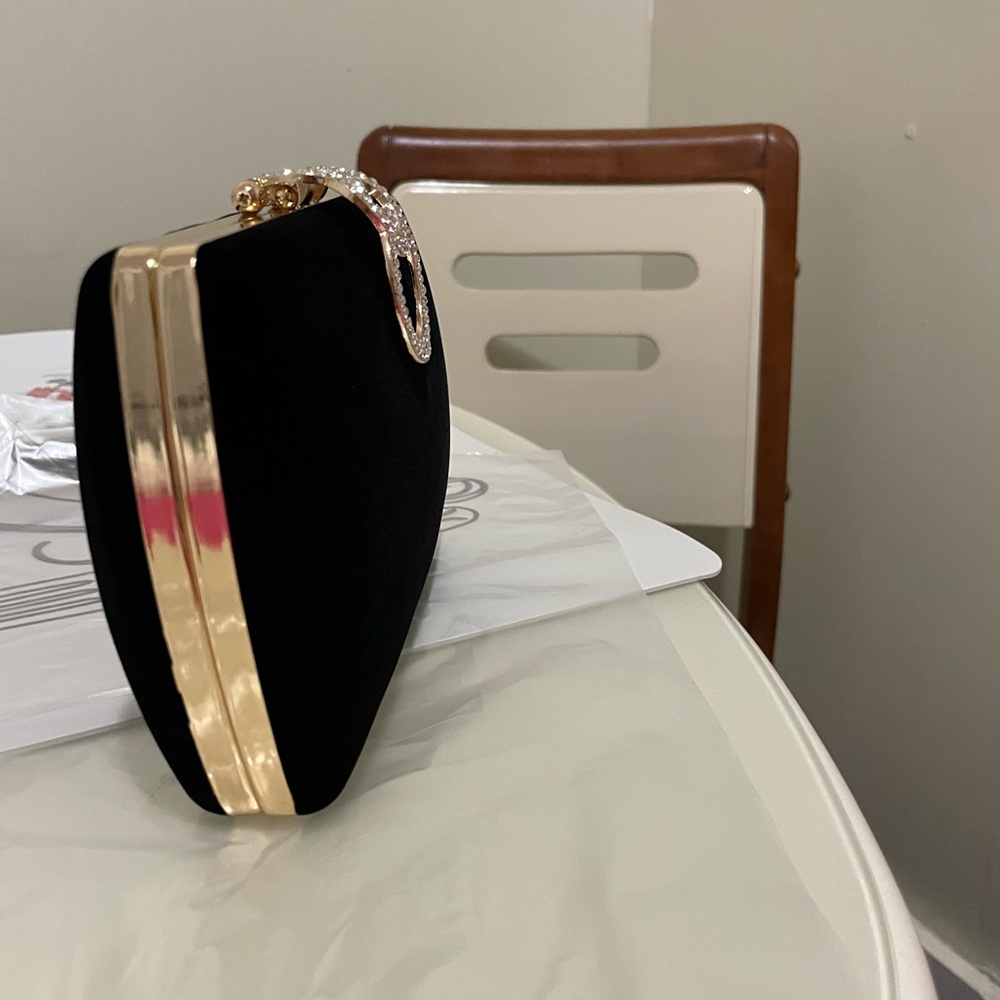 Elegant Black Velvet Clutch with Crystal Accent